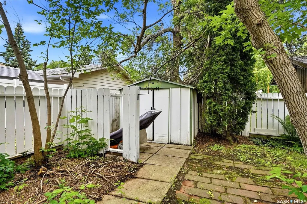 825 Shannon Road Regina SK S4S 5K1