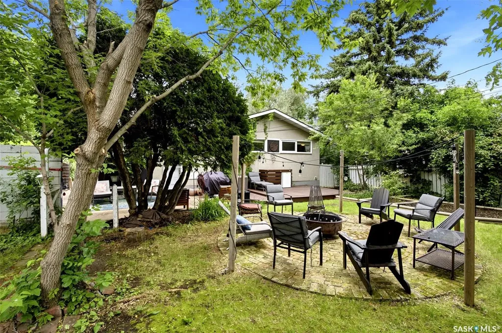 825 Shannon Road Regina SK S4S 5K1