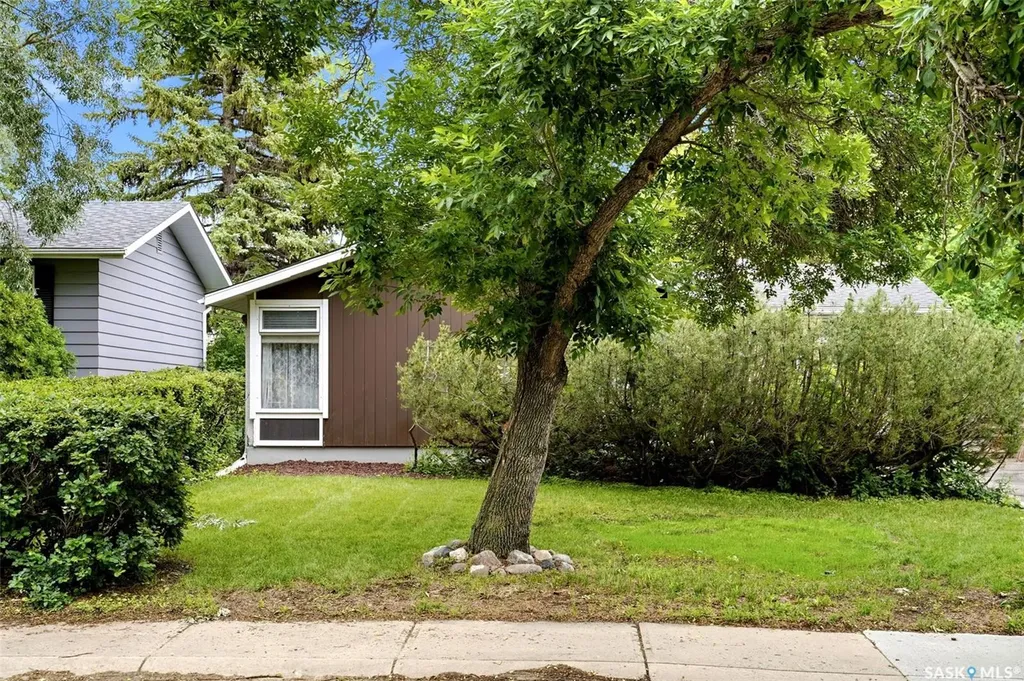 825 Shannon Road Regina SK S4S 5K1