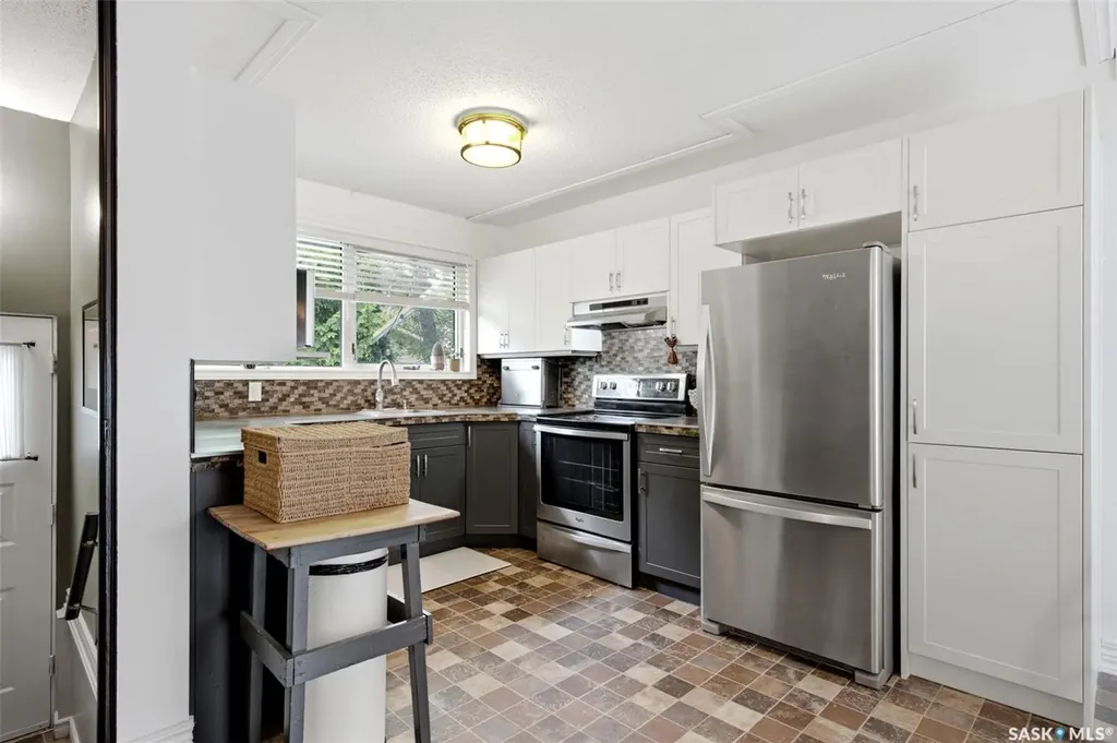 825 Shannon Road Regina SK S4S 5K1