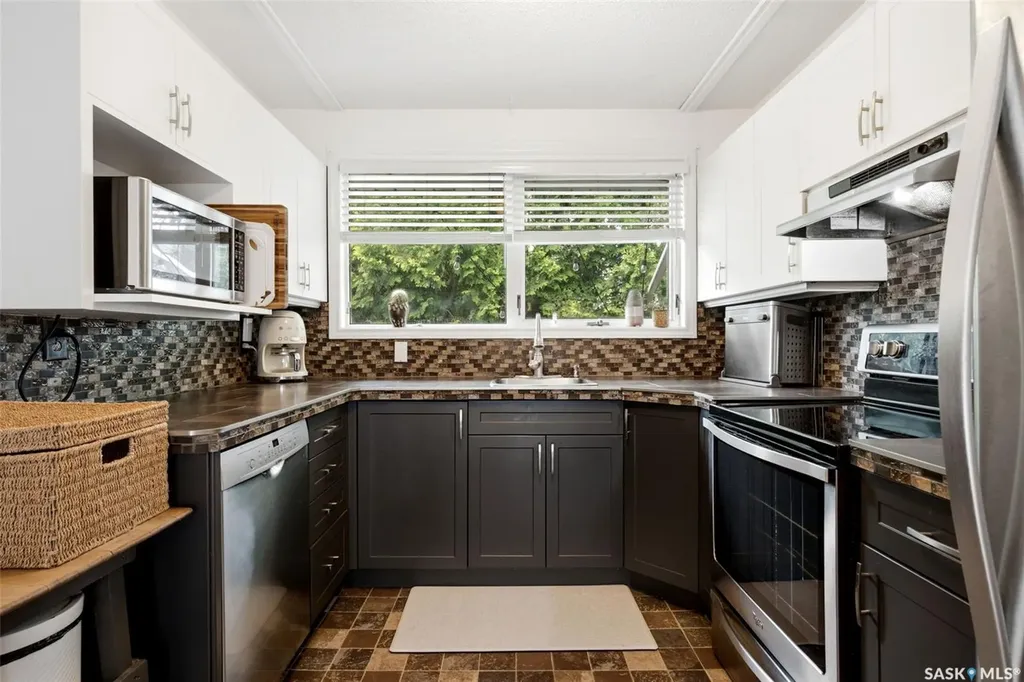 825 Shannon Road Regina SK S4S 5K1