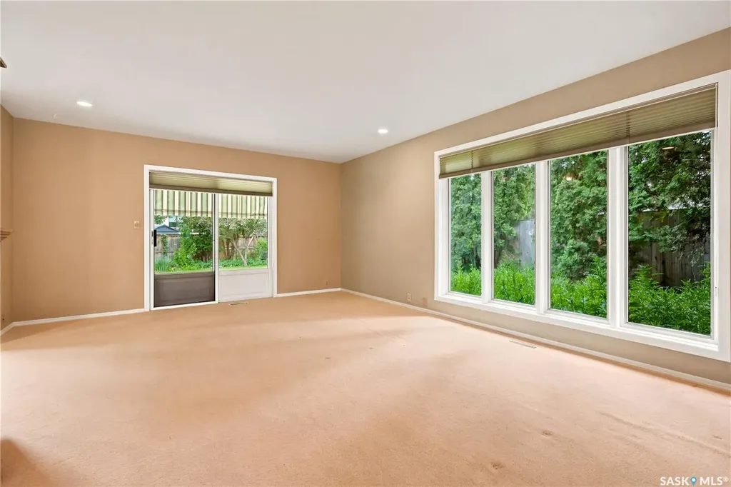 18 Lakeview Place Regina SK S4S 7B5