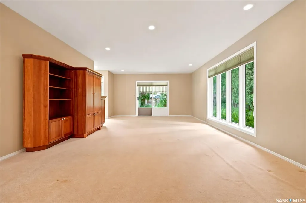 18 Lakeview Place Regina SK S4S 7B5