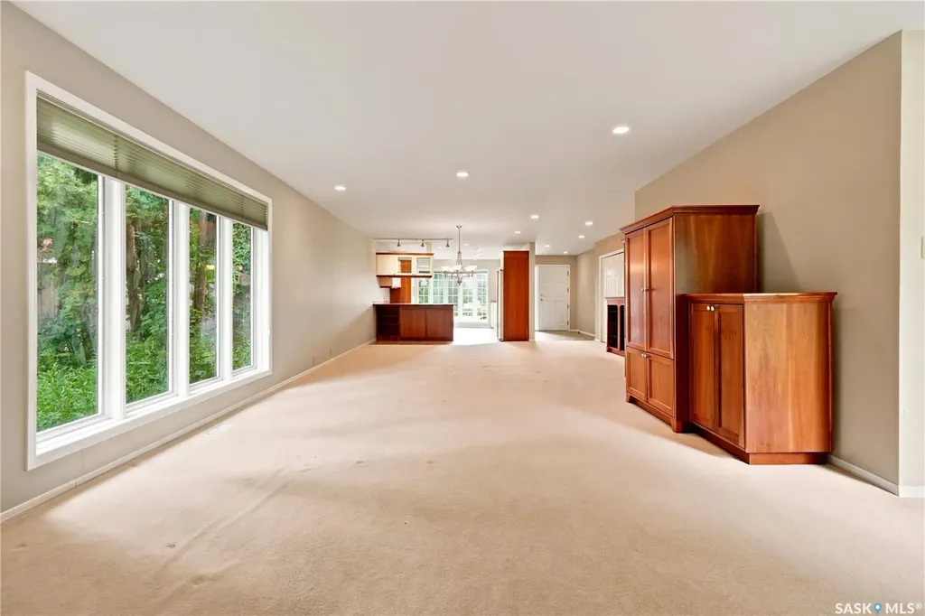 18 Lakeview Place Regina SK S4S 7B5