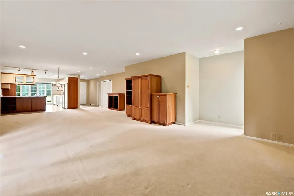 18 Lakeview Place Regina SK S4S 7B5