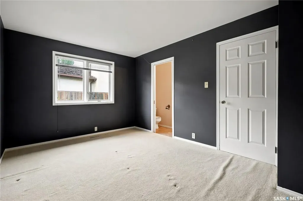 18 Lakeview Place Regina SK S4S 7B5