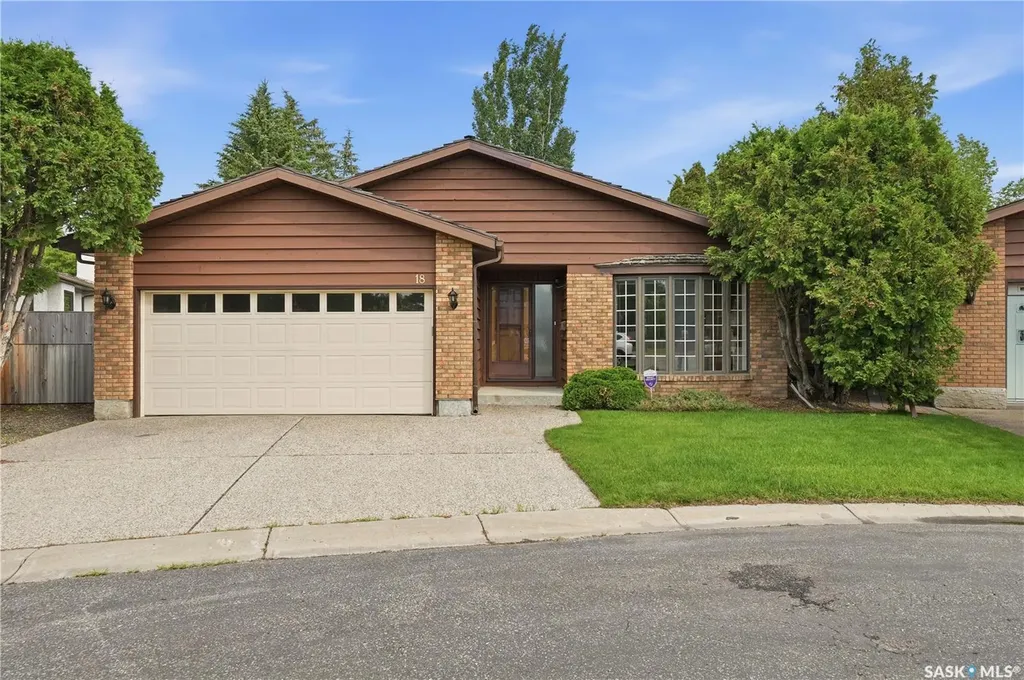 18 Lakeview Place Regina SK S4S 7B5