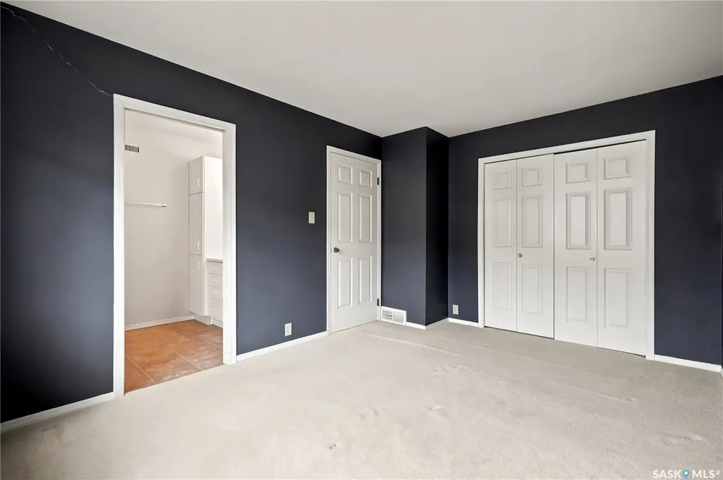 18 Lakeview Place Regina SK S4S 7B5
