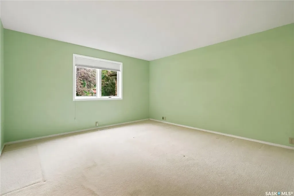 18 Lakeview Place Regina SK S4S 7B5