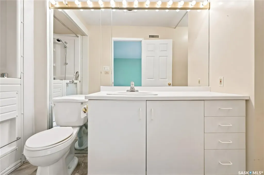 18 Lakeview Place Regina SK S4S 7B5