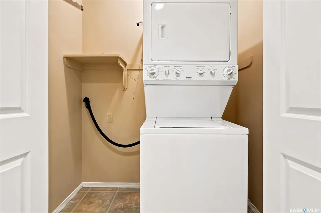 18 Lakeview Place Regina SK S4S 7B5