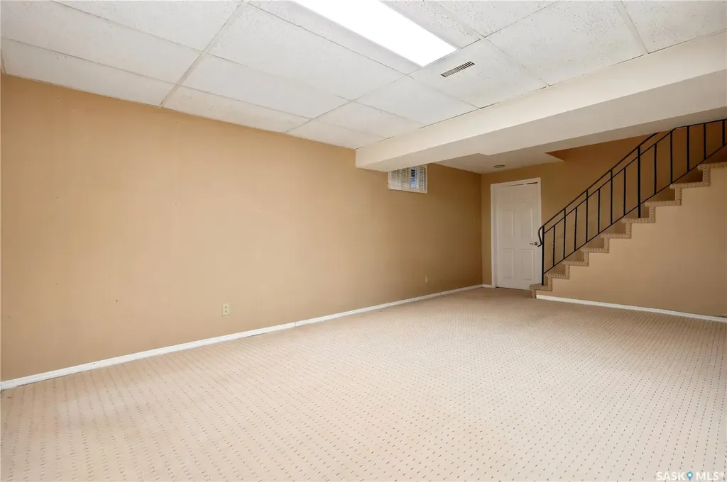 18 Lakeview Place Regina SK S4S 7B5
