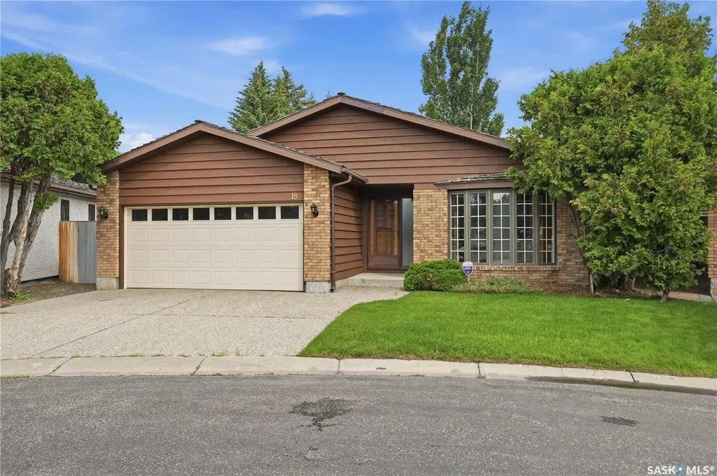 18 Lakeview Place Regina SK S4S 7B5