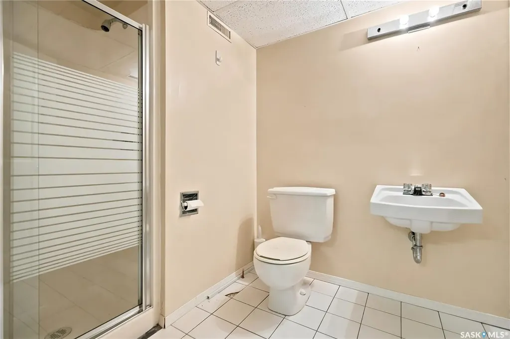 18 Lakeview Place Regina SK S4S 7B5