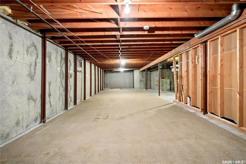 18 Lakeview Place Regina SK S4S 7B5