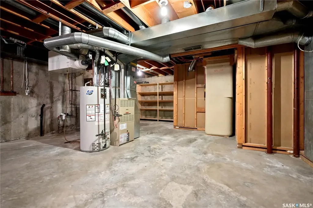 18 Lakeview Place Regina SK S4S 7B5
