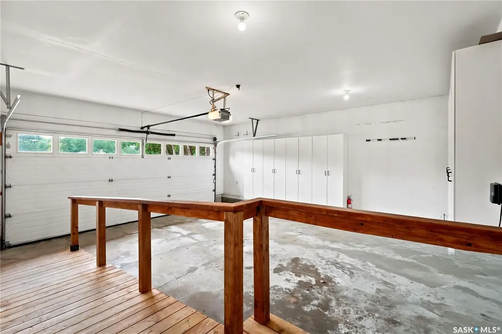 18 Lakeview Place Regina SK S4S 7B5