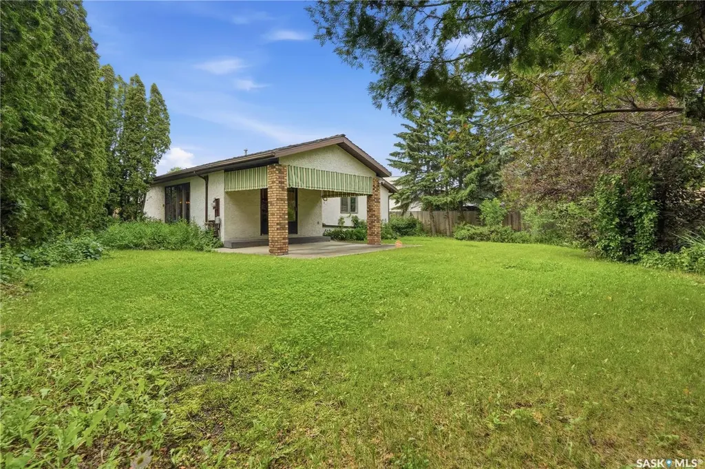 18 Lakeview Place Regina SK S4S 7B5