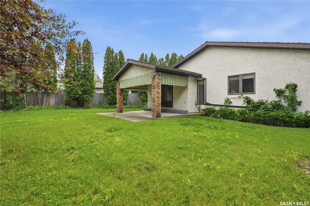 18 Lakeview Place Regina SK S4S 7B5