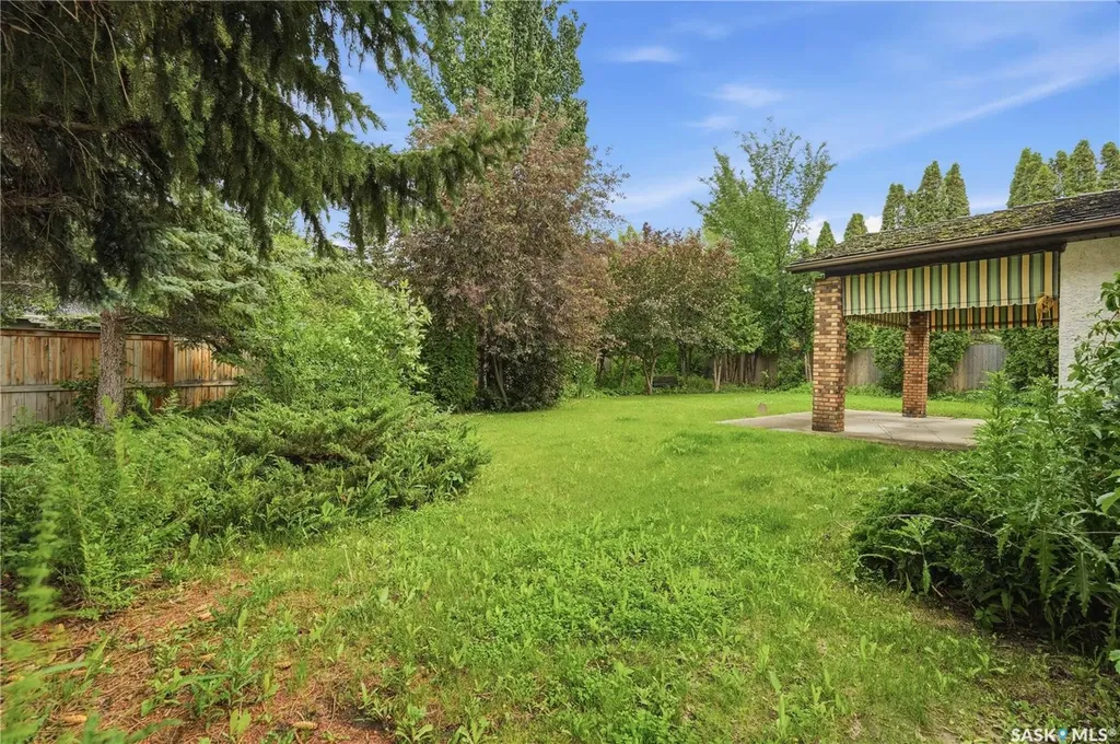 18 Lakeview Place Regina SK S4S 7B5