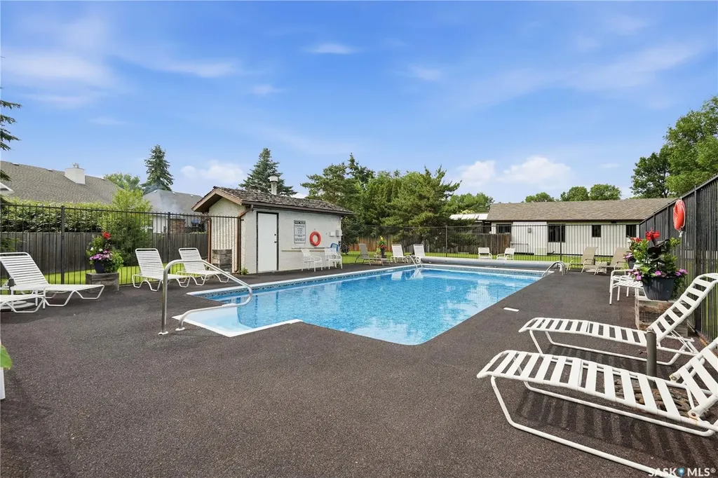 18 Lakeview Place Regina SK S4S 7B5