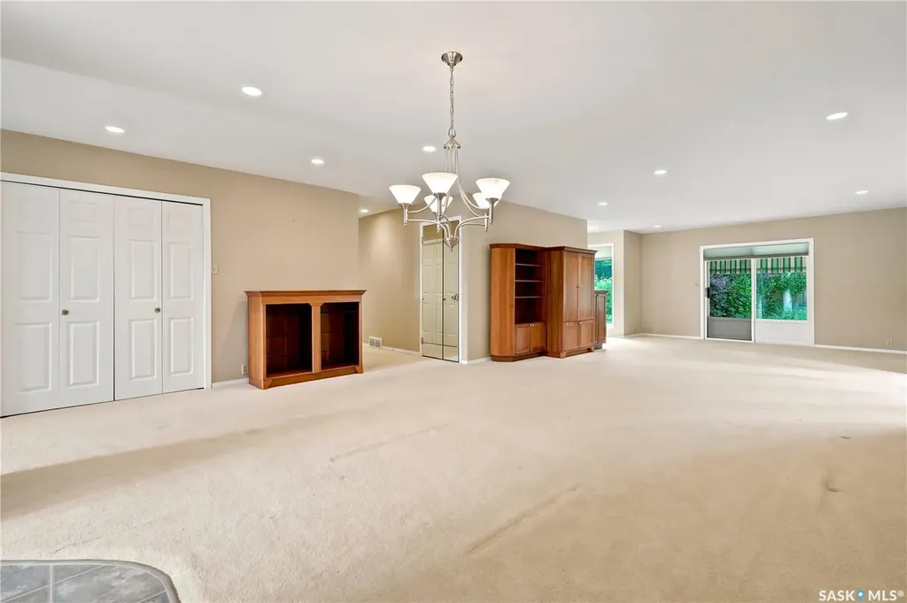 18 Lakeview Place Regina SK S4S 7B5