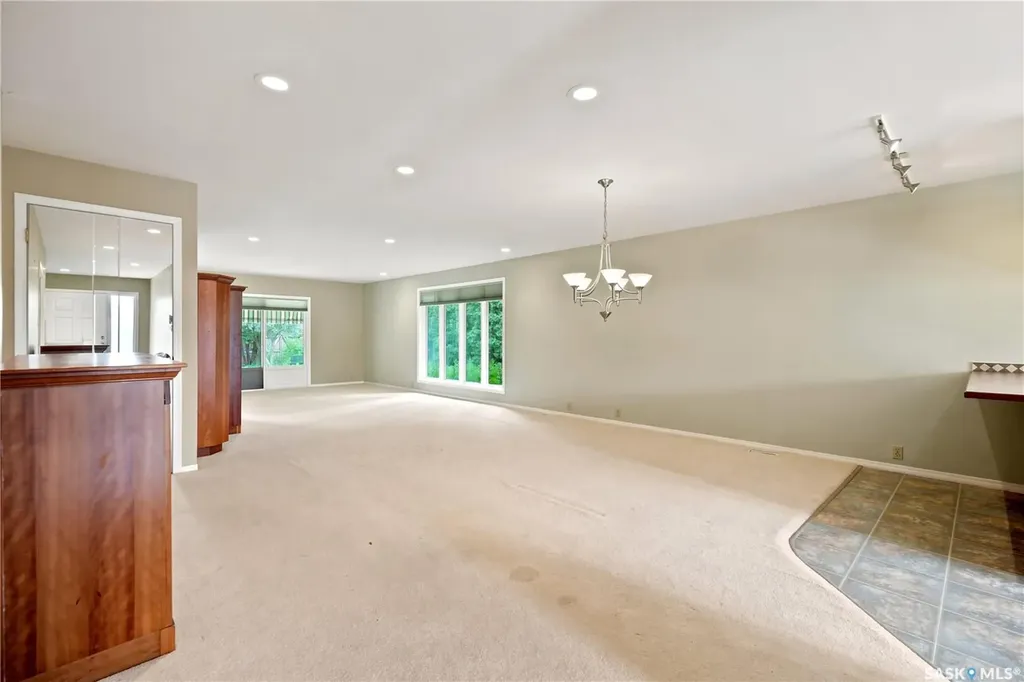18 Lakeview Place Regina SK S4S 7B5