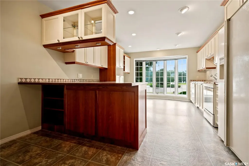 18 Lakeview Place Regina SK S4S 7B5