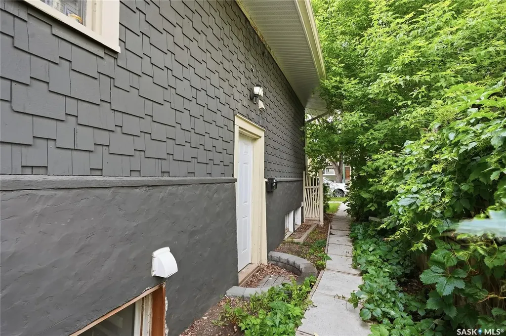 506 5th Street E Saskatoon SK S7H 1G3