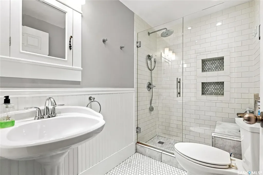 506 5th Street E Saskatoon SK S7H 1G3