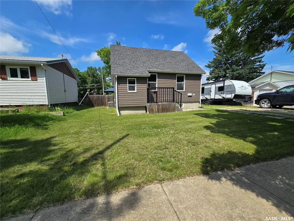 107 9th Avenue S Weyburn SK S4H 1Z6