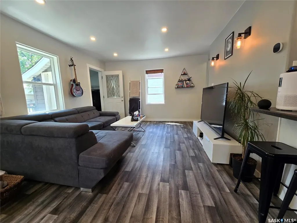 107 9th Avenue S Weyburn SK S4H 1Z6
