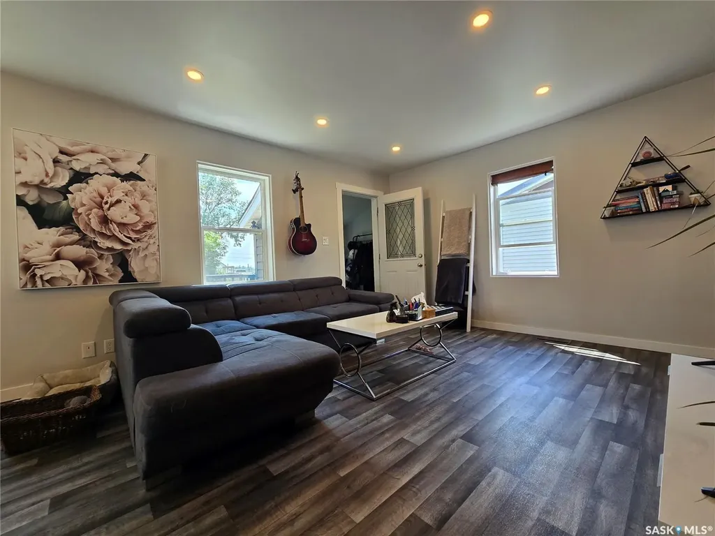 107 9th Avenue S Weyburn SK S4H 1Z6