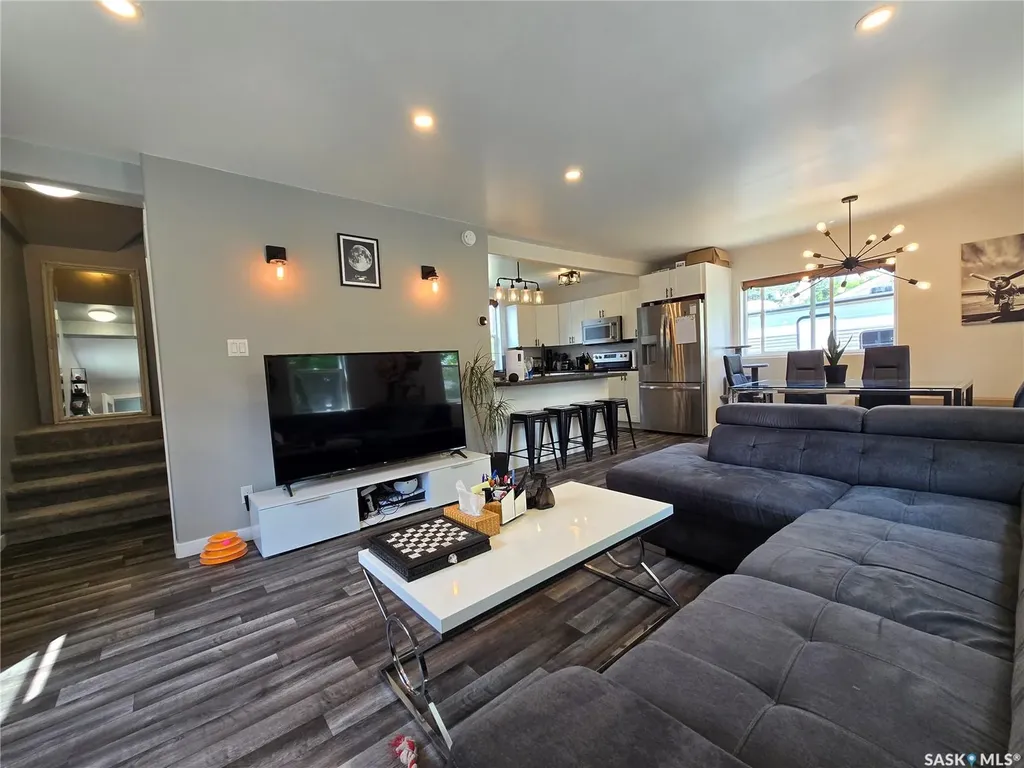 107 9th Avenue S Weyburn SK S4H 1Z6