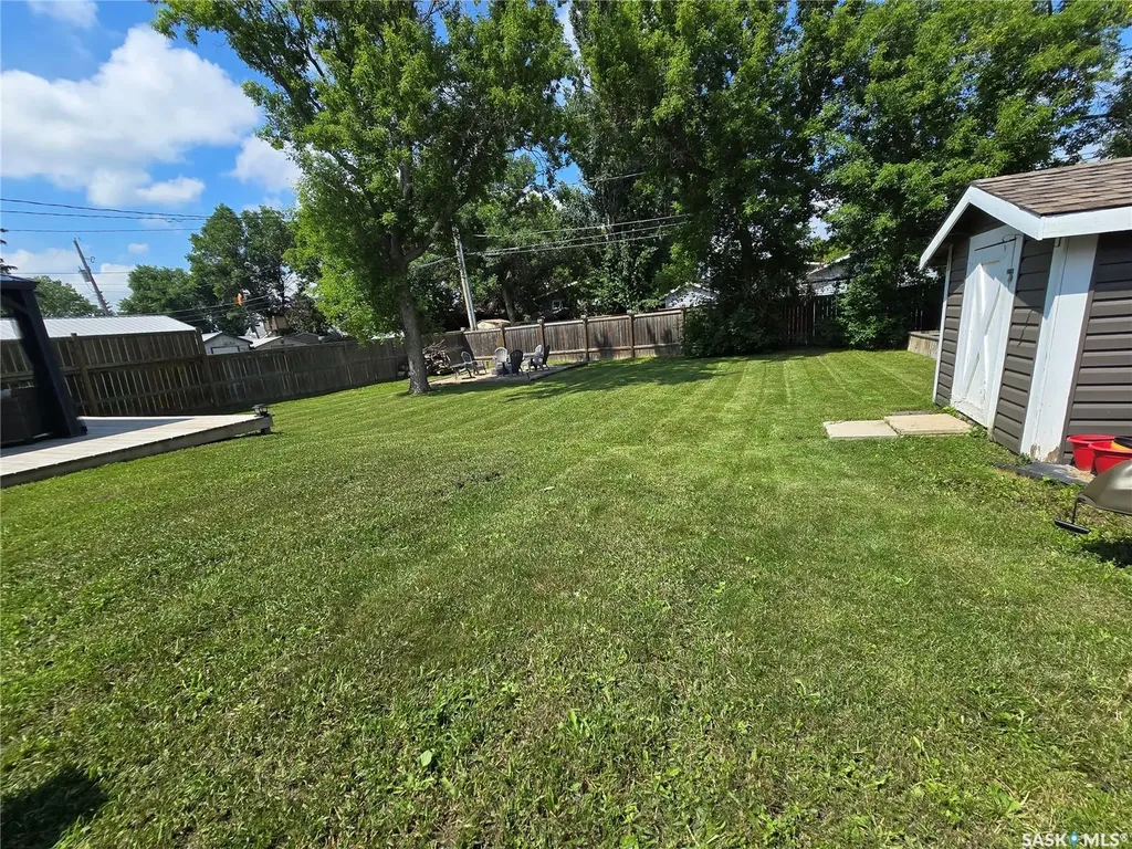 107 9th Avenue S Weyburn SK S4H 1Z6