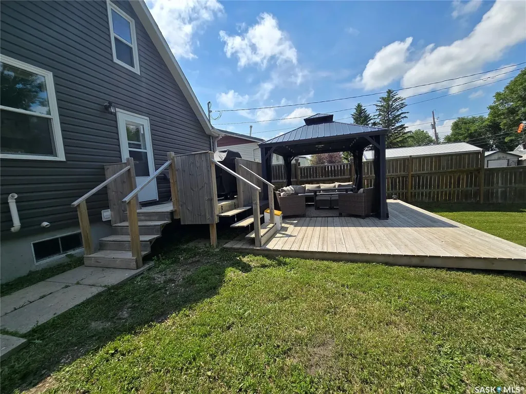 107 9th Avenue S Weyburn SK S4H 1Z6