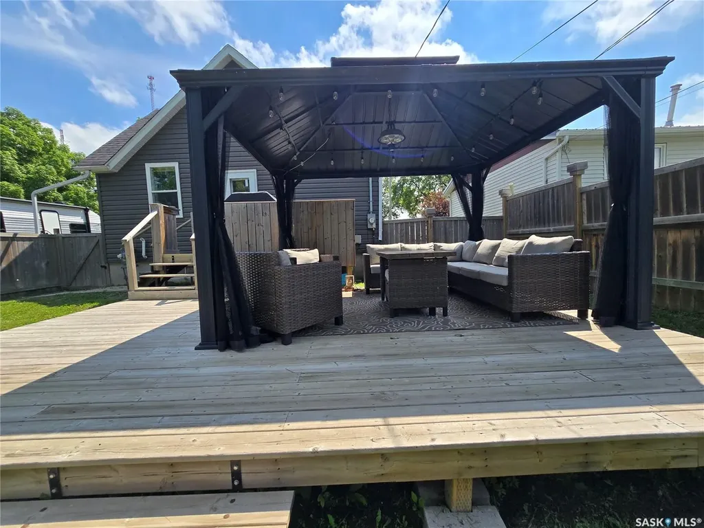 107 9th Avenue S Weyburn SK S4H 1Z6