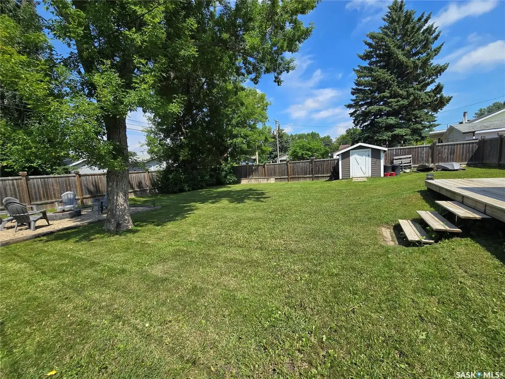 107 9th Avenue S Weyburn SK S4H 1Z6