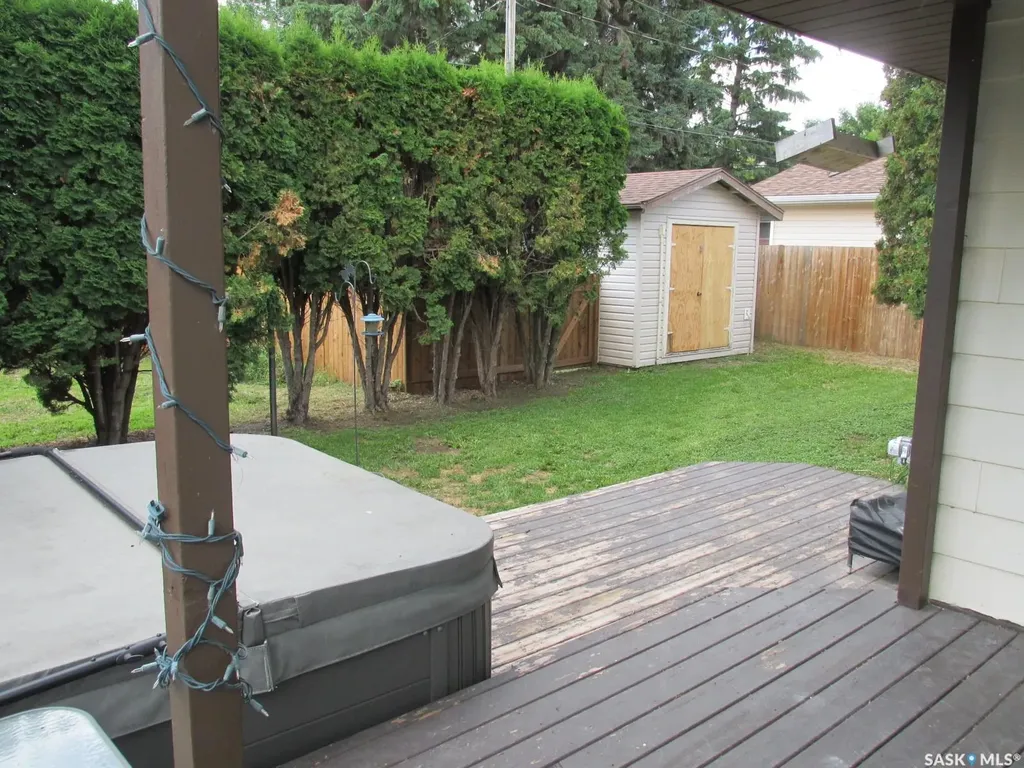 904 Centre Street Nipawin SK S0E 1E0