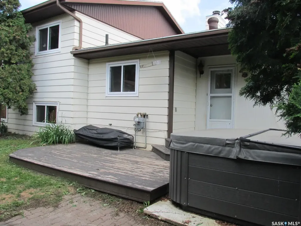 904 Centre Street Nipawin SK S0E 1E0