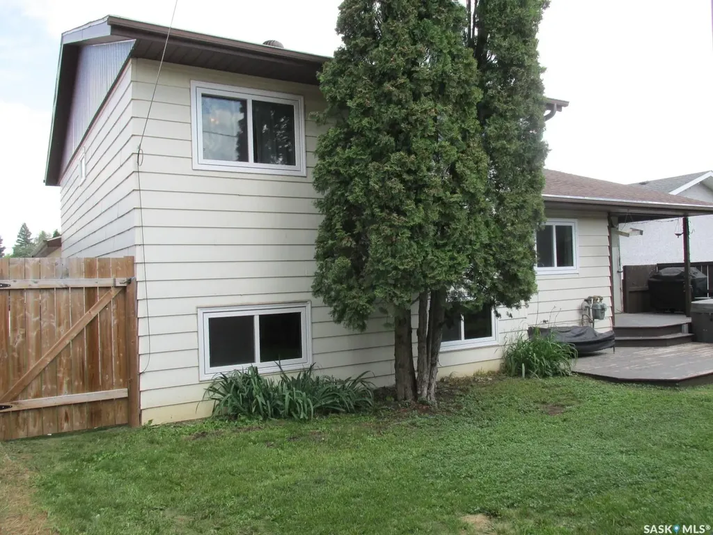 904 Centre Street Nipawin SK S0E 1E0