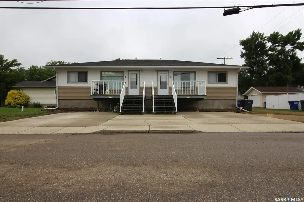 516-518 Centre Street Shaunavon SK S0N 2M0