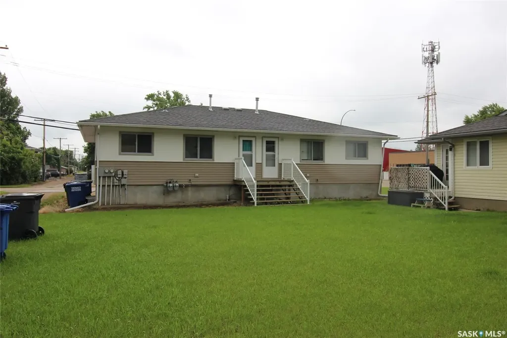 516-518 Centre Street Shaunavon SK S0N 2M0