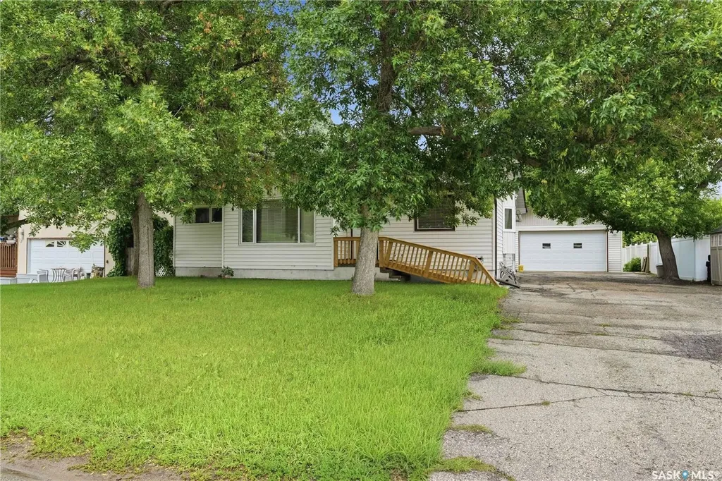 335 Broad Street Lumsden SK S0G 3C0