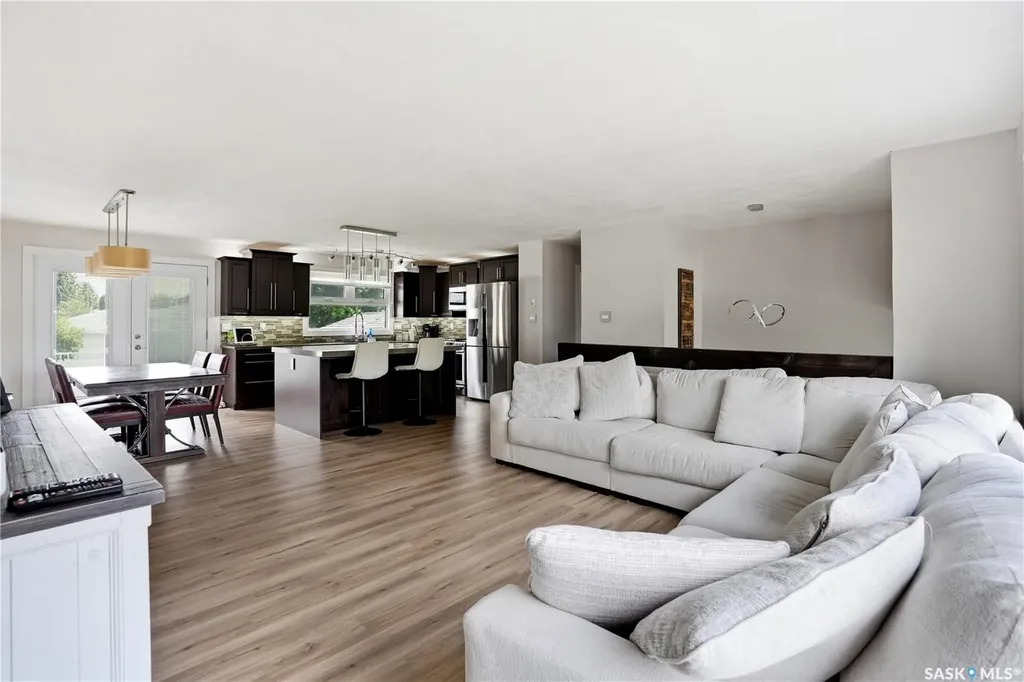 1388 Prince Crescent Moose Jaw SK S6H 6E5