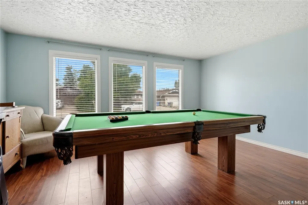 63 Metcalfe Road Regina SK S4V 0H6