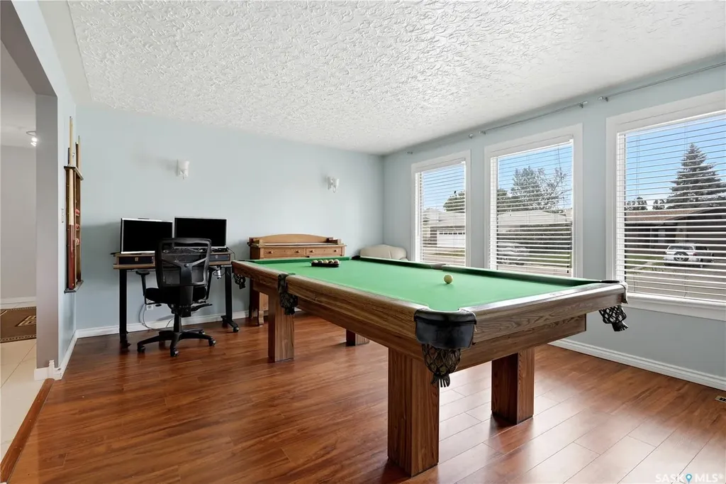 63 Metcalfe Road Regina SK S4V 0H6