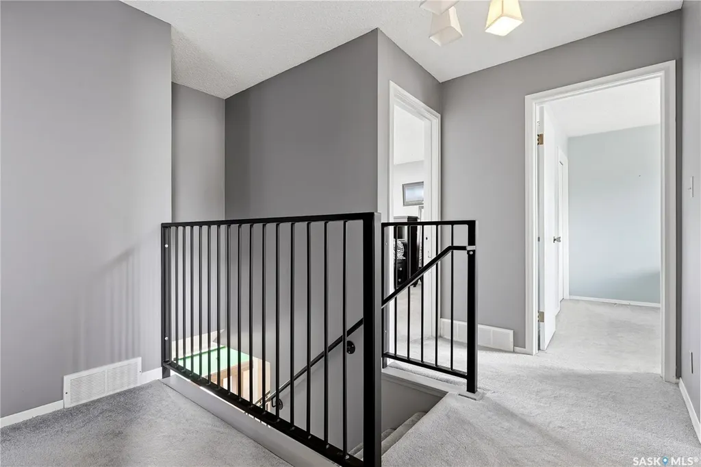 63 Metcalfe Road Regina SK S4V 0H6