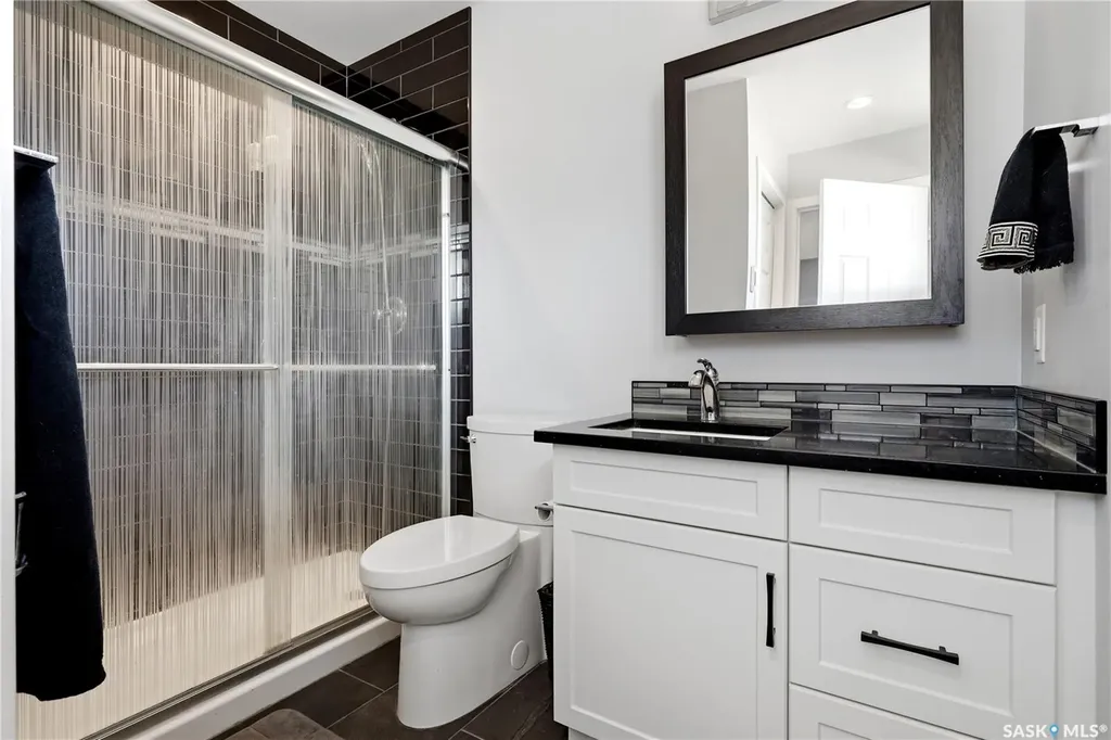 63 Metcalfe Road Regina SK S4V 0H6