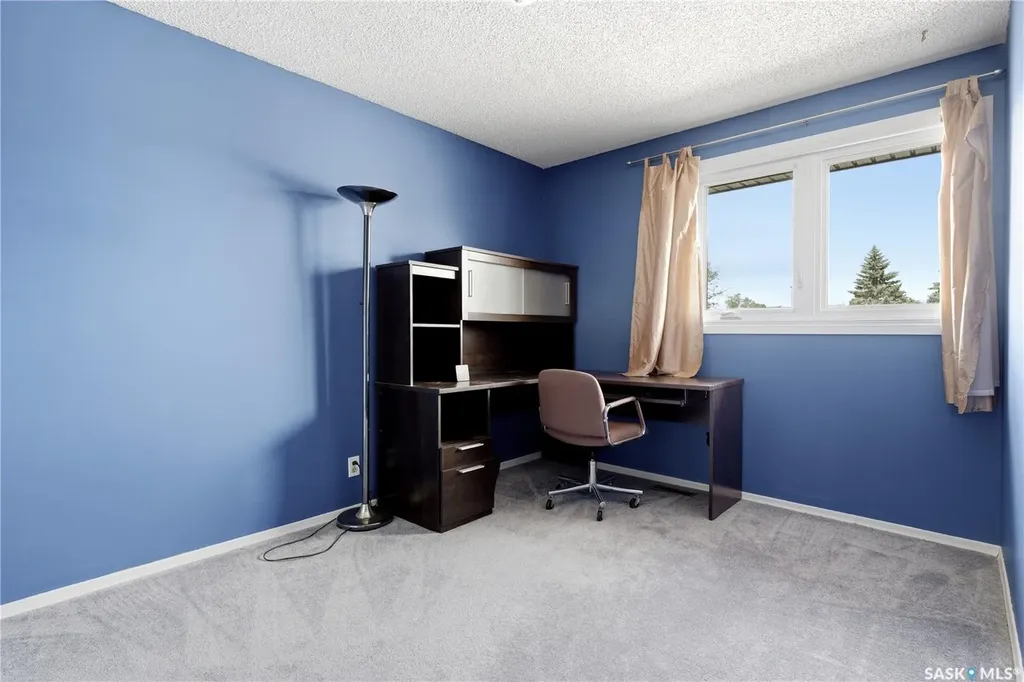 63 Metcalfe Road Regina SK S4V 0H6